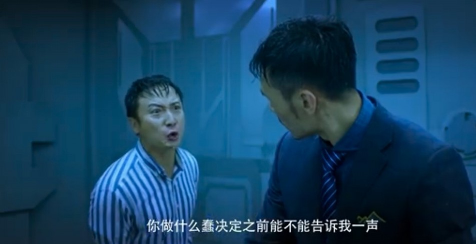 電影預告中有不少方力申對抗恐怖鯊魚的片段，他罕有地演出災難片神情顯得頗為生硬緊張。