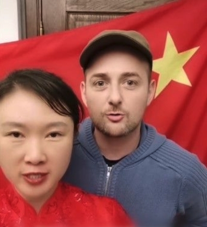 39歲的中國網紅鄭曉琳來自山東,自兩年多前與比利時籍老公結婚後便移居當地