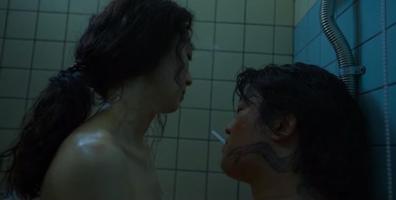 當中最令有討論度,莫過於是個性脫序瘋癲的韓美女(金姝怜飾)與流氓大叔張德秀(許成泰飾)的感情線!