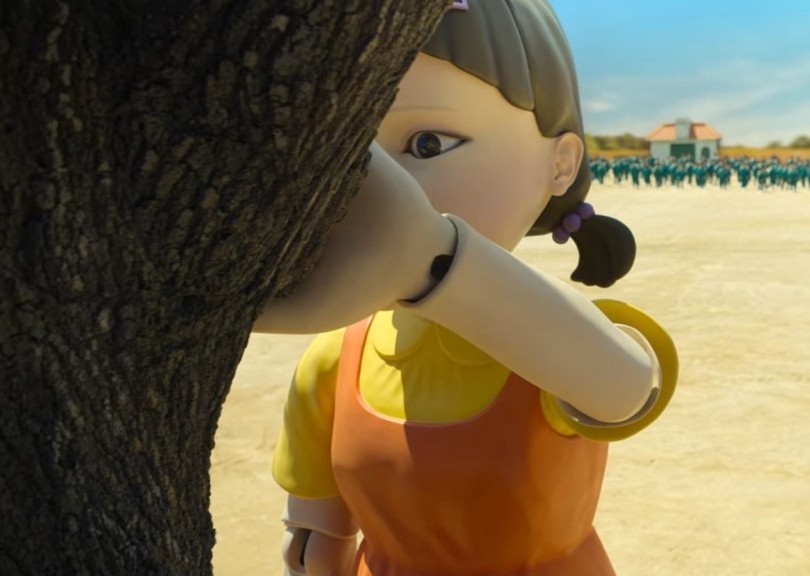 玩法與《魷魚遊戲》中的「123木頭人」大同小異,也是背向牆邊的人當鬼並喊出:「123紅綠燈過馬路要小心」