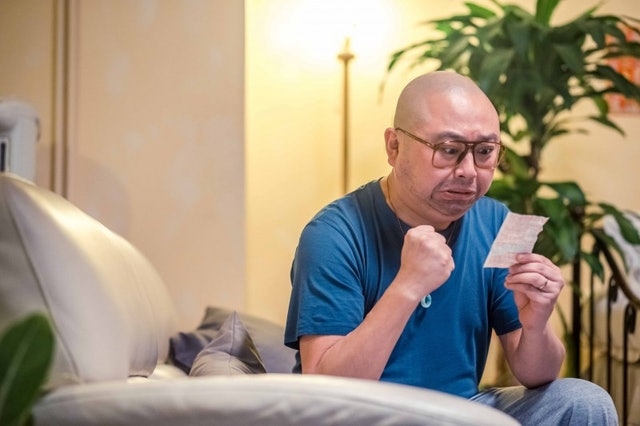 直至第二天,才收到App的通知,表示「恭喜你贏得100萬英鎊(約1074萬港元)」!