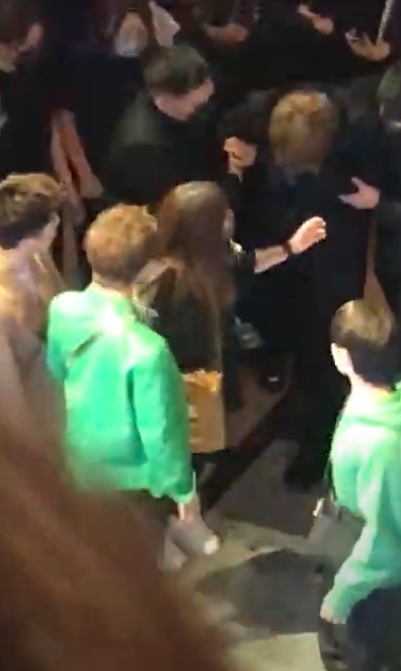 姜濤今（14日）與其他 Mirror 成員 Anson Lo、Edan、Jer 在尖沙咀海港城出席活動時暈倒