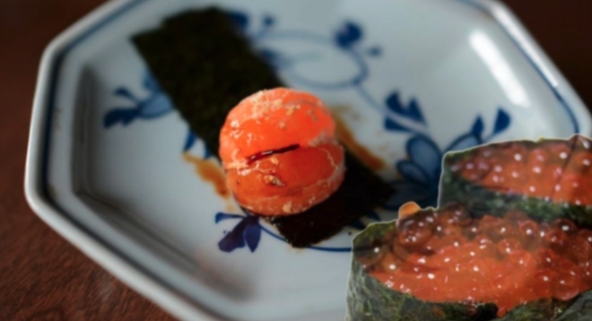 在日本被瘋傳的「味蕾欺騙法」新食法,就是「蜜柑+味付紫菜」