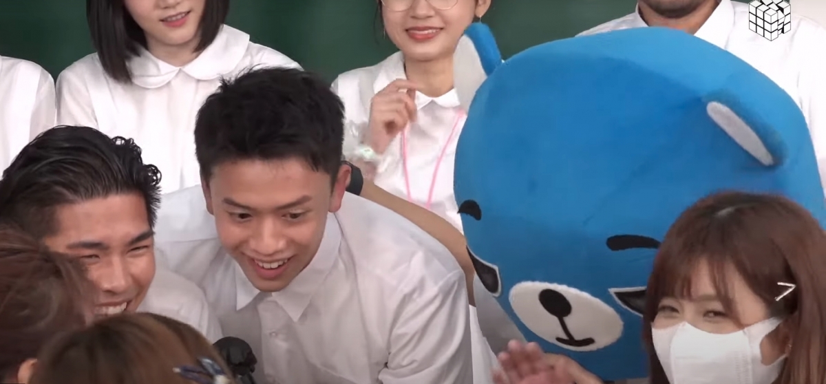 在 Youtube 一次四台聯播的直播當中,Locker 的好友游學修就笑言:「睇你點睇啦,因為都有啲關係」