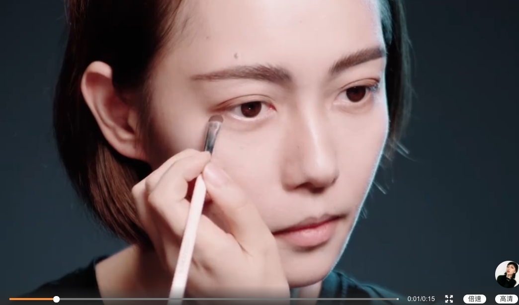 最神奇的是這位bobo最洋氣網紅本身只是一個看起來清純可愛的女生