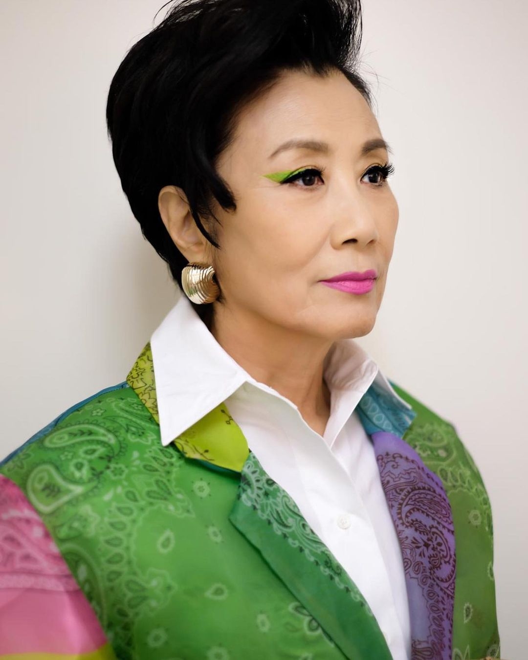 汪明荃阿姐Liza姐對於自己的妝容很有要求,時尚造型都跟服飾走同色系,羅家英都點讚!