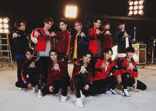 MIRROR成員李駿傑(Jeremy)個性內斂,在加入MIRROR後作風低調,所以一向就被認定為隊內的「隱形成員」