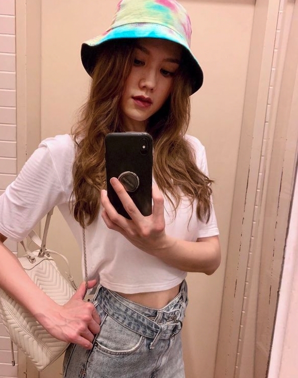 周秀娜一向也十分勤力運動健身,也許近年追求骨感美,當個有質感的女性~