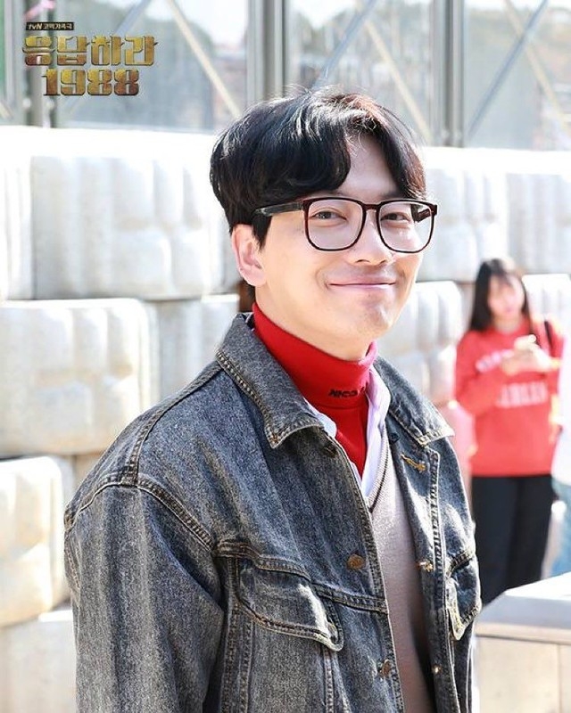 鄭浩妍在戲外在感情也備受關注,全因她穩定交往6年的男友,正是演員李東輝