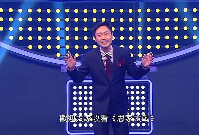 李思捷主持的新節目《思家大戰》模仿美國著名遊戲節目《家庭問答》進行