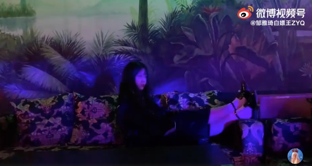 內地假名媛鄒雅琦免費吃自助早餐及睡覺!