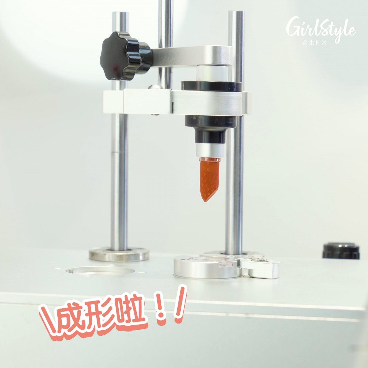 Girls_Lip.00_03_04_07.Still020