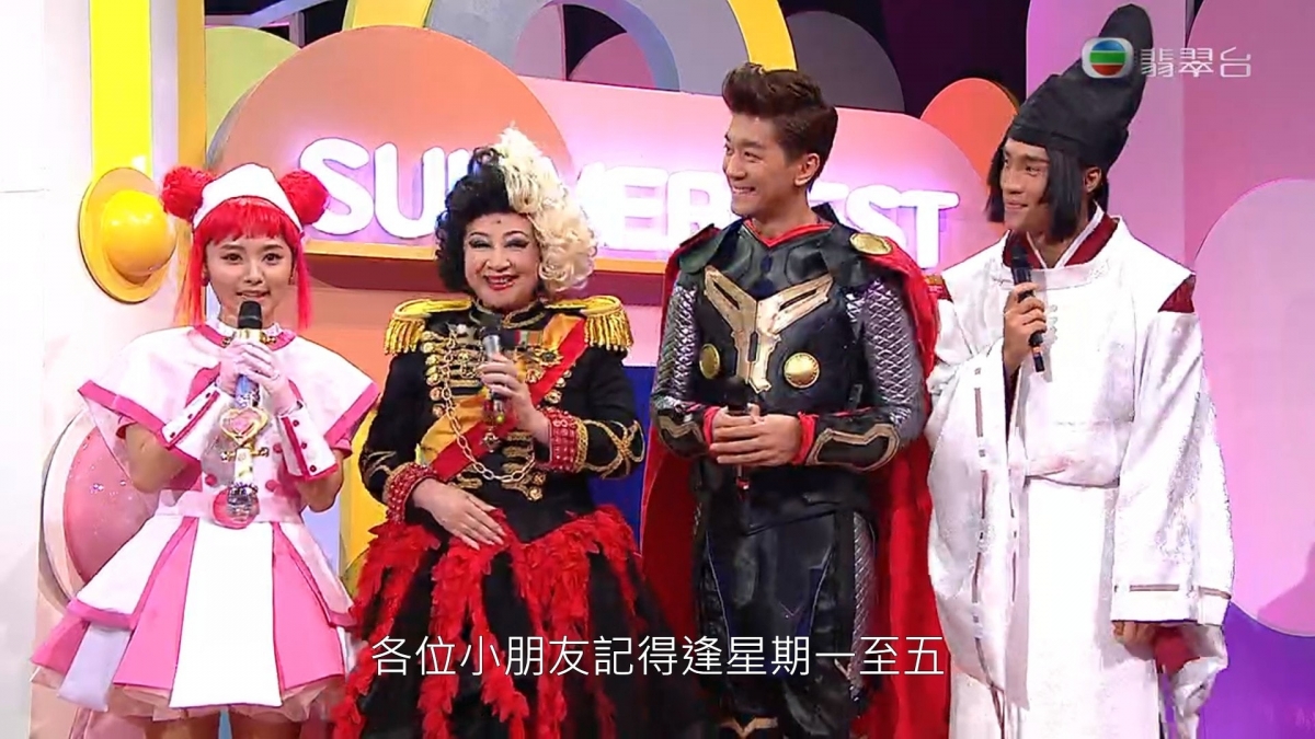 薛家燕就戴上浮誇的假髮Cosplay迪士尼人物，化身時尚又才華洋溢的黑白魔后