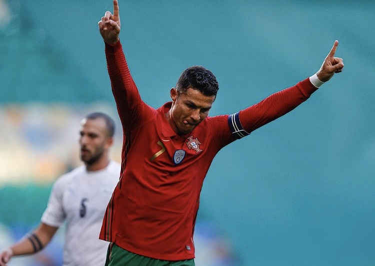 早前,曼聯宣佈C朗將會重披7號球衣,亦於下星期歸隊到卡靈頓訓練基地操練~