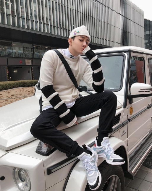 32歲的皇甫聖華出生於上海,被傳是一位富二代!她不時揸千萬名車勞斯萊斯