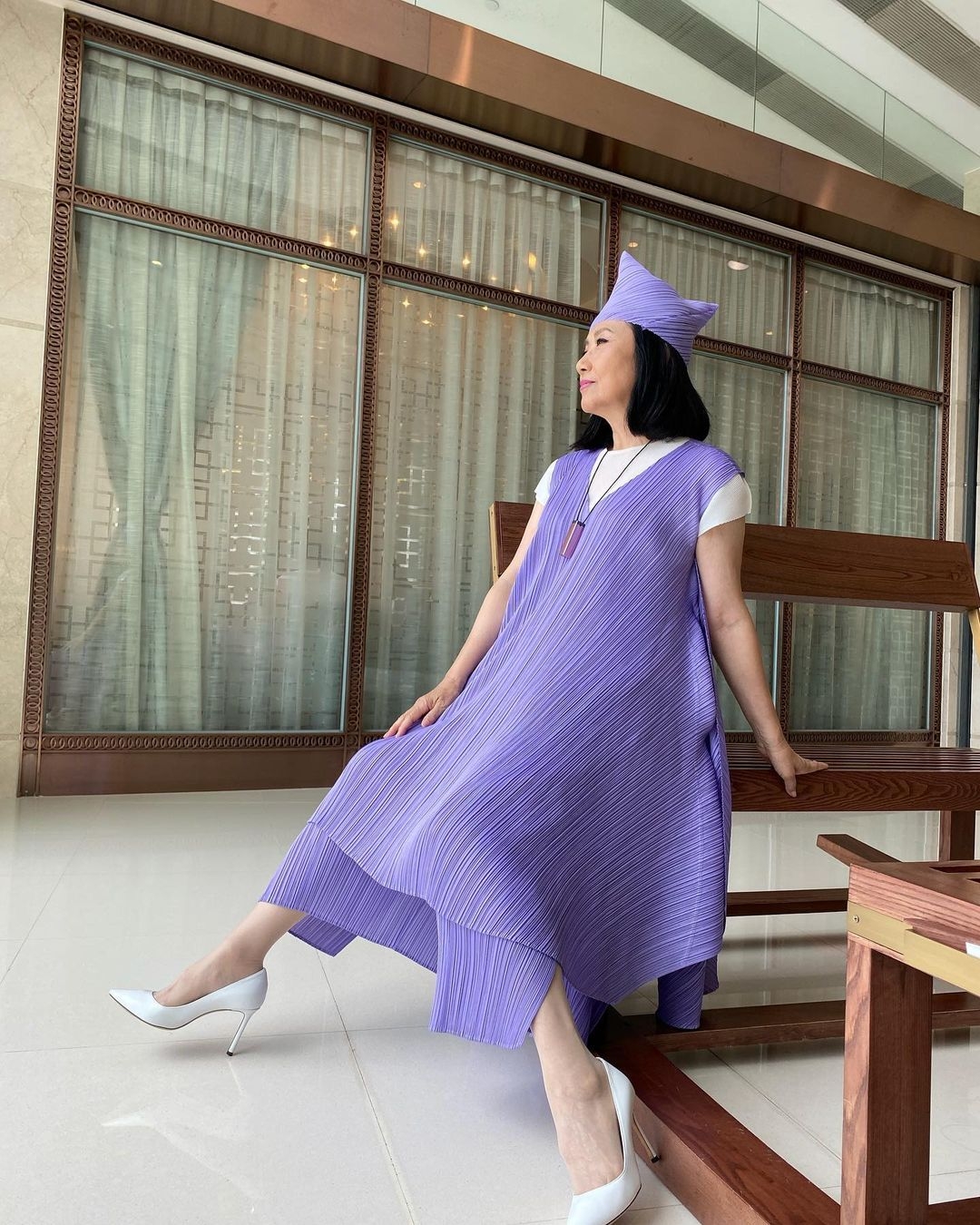羅家英老婆汪明荃阿姐Liza姐亦喜歡大玩不同的頭飾,幾乎每頭帽子、頭巾都戴得很好看