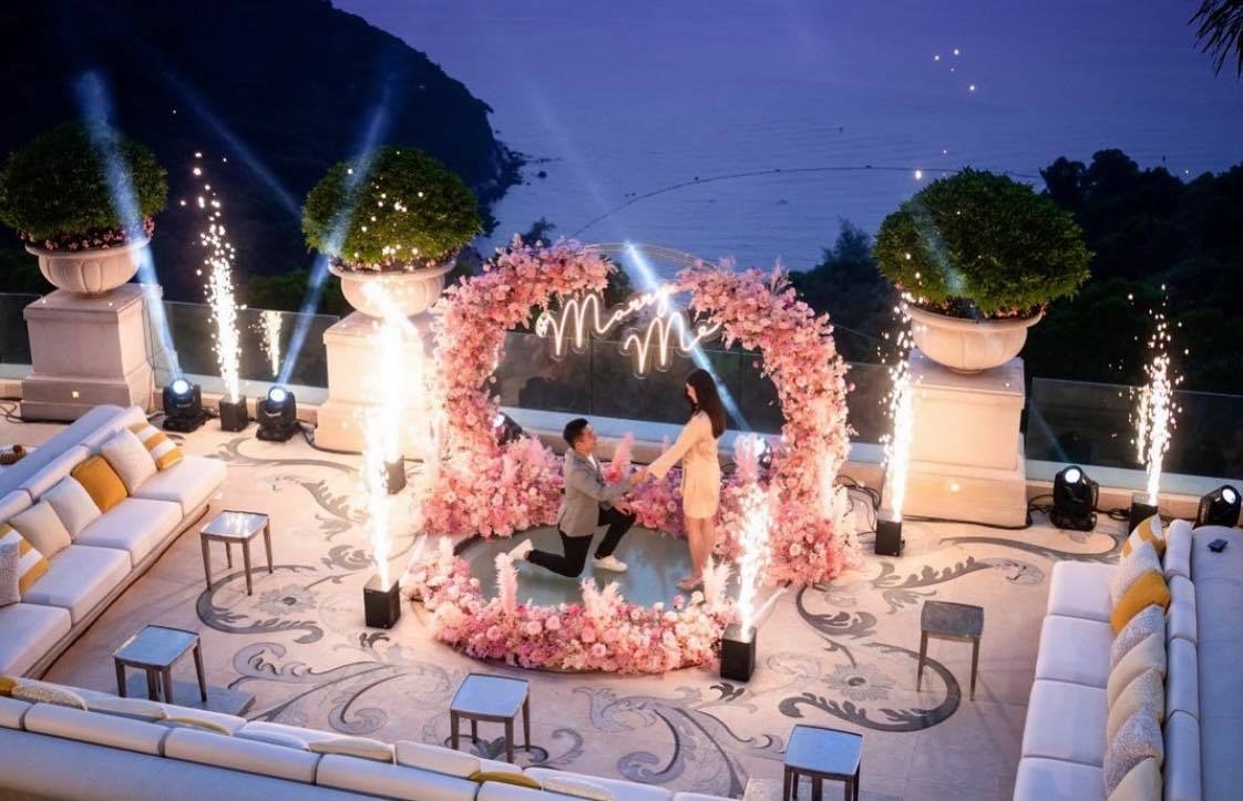 江鈺琪(Yuki)早前在 IG 分享了數張被男友莎莎太子爺郭浩泉(Patrick)求婚的相片