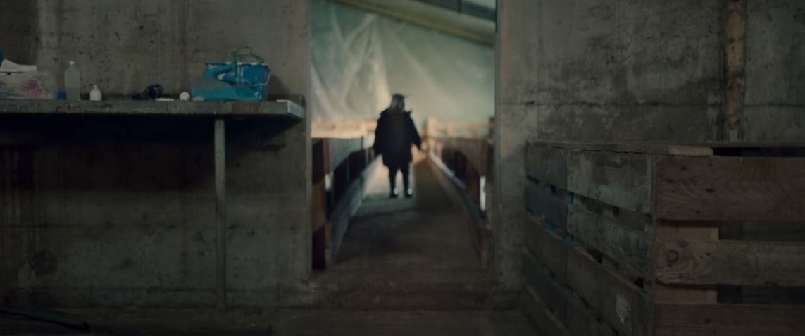 《羊懼》(Lamb)故事描述一對居住於冰島的牧羊人夫妻瑪莉亞和英格瓦,他們原來過著與世無爭的平凡生活,但某一天,他們的牧場卻迎來了一位神祕的「生物」,他們卻依然決定將牠撫養成人。