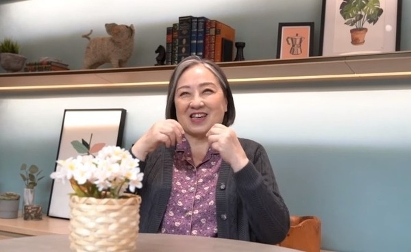 何女士憶述,當時職員用機器檢測她的頭髮表示她的髮質很適合做該療程,相信會有好的效果