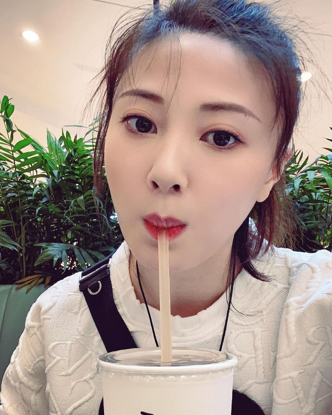 近日有指朱晨麗已被踢出劇集,與新角色無緣