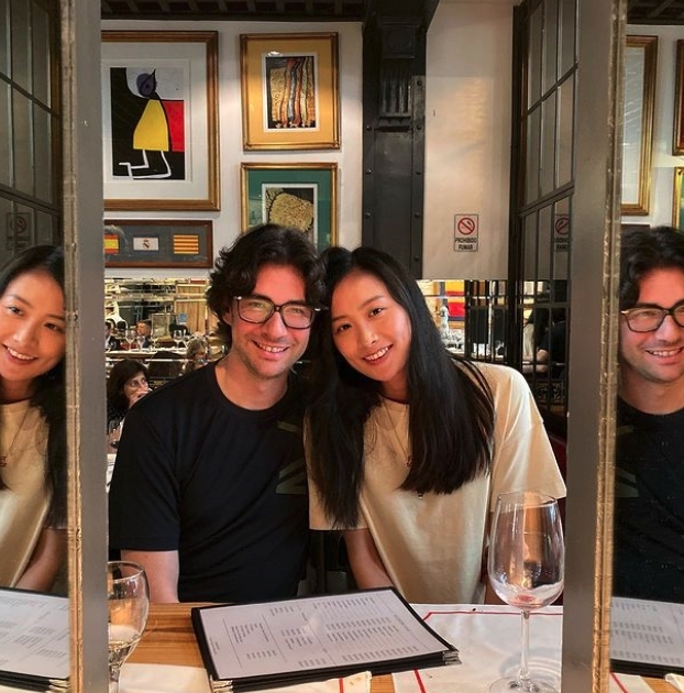 陳法拉與老公 Emmanuel 在2019年結婚,新婚2年後依然如膠似漆。法籍的 Emmanuel 其實有個中文名字「司馬諾」