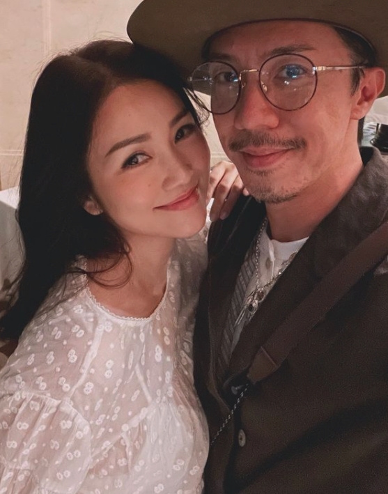 謝安琪曾經發現銀包裡遺失了6000元現金,後來家中女傭更玩失蹤,令Kay只能報警求助!後來該女傭承認控罪,最終被判監禁6星期。