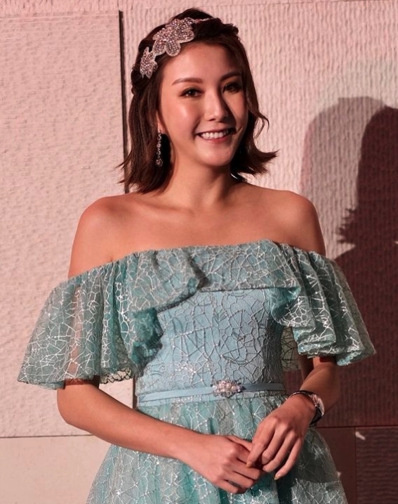 陳嘉桓幾年前由演員和模特兒「踩過界」成為皮紋分析師,在資深大腦皮紋分析師的契媽薰陶下