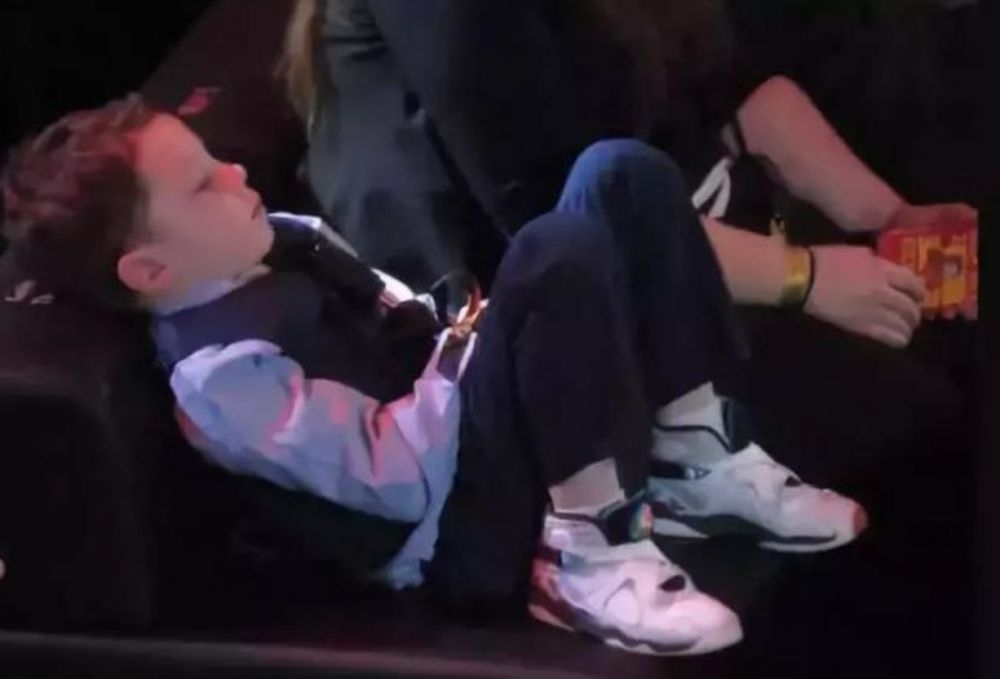 雖然媽媽 Kate Thomas 堅持所有商業活動「一切以 Gavin的意願為優先」,不過不少網民亦相當關注 Gavin 的年紀是否真的能夠負荷如此複雜的商業活動!