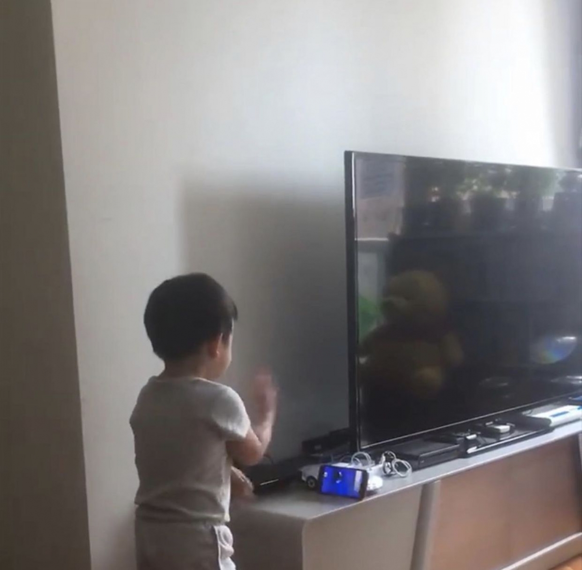 張韋怡(Gogo Cheung)不時亦會分享日常及家庭生活在 IG 上,意外令豪宅內部環境曝光!