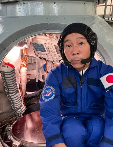 他早前更密密進行事前訓練,更公開招友加入他的太空旅程