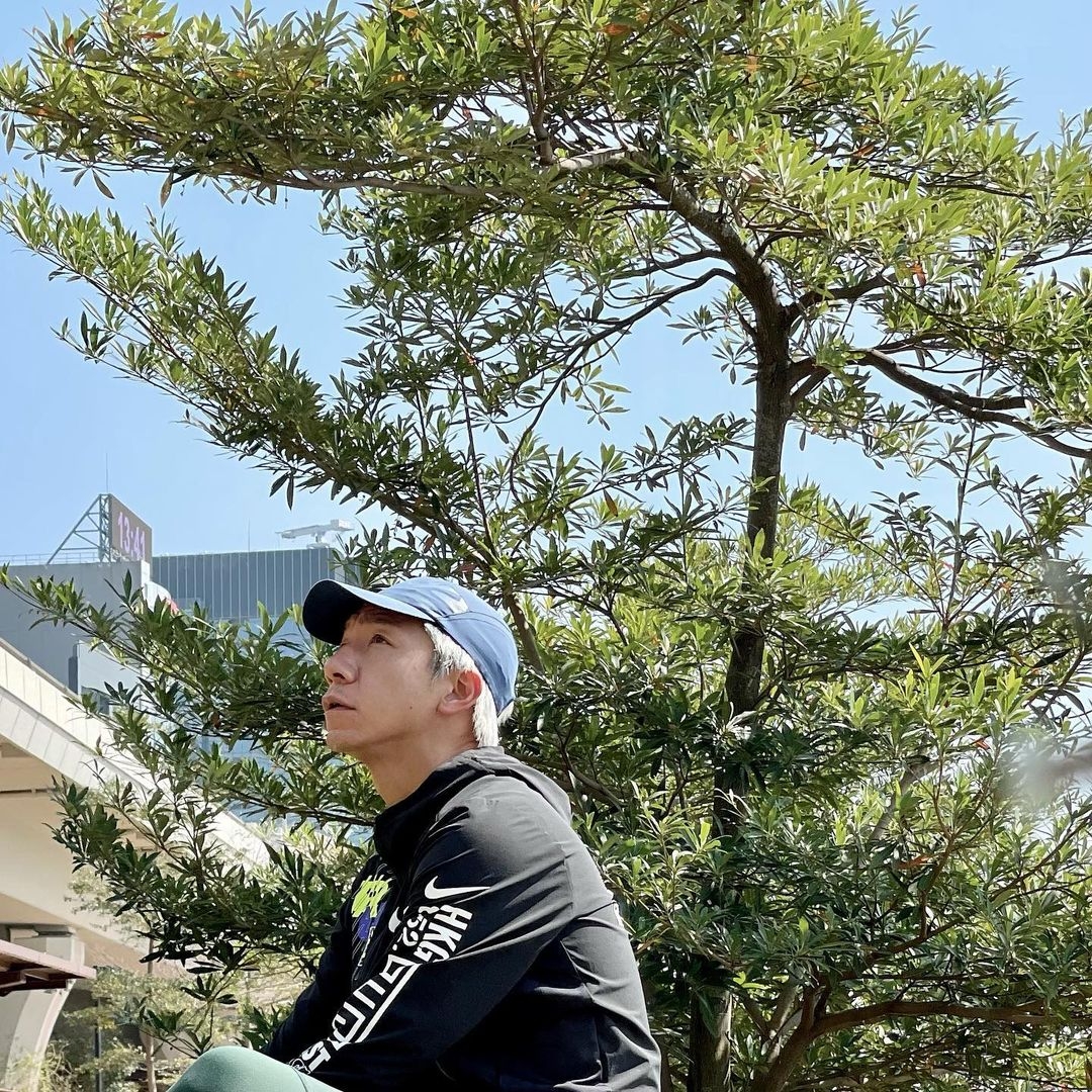 及後柳俊江一度沉溺於失婚的痛苦中,更多次透過社交平台、自彈自唱的歌聲抒發感受