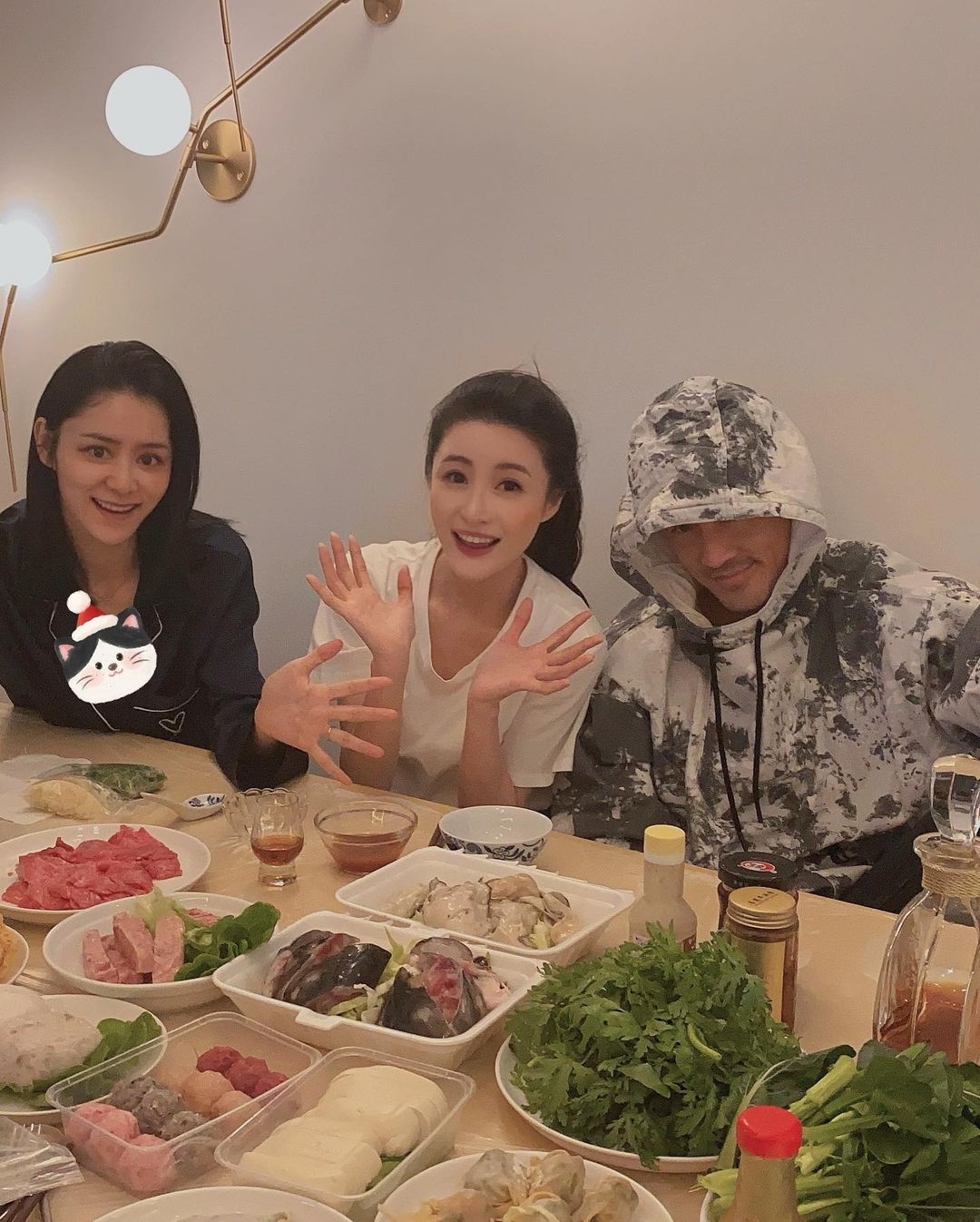 2011年以「林峯堂妹」名堂入行而為人熟知的林夏薇,父親林華強原來是舞台劇演員,難怪同樣對演戲充滿熱情!