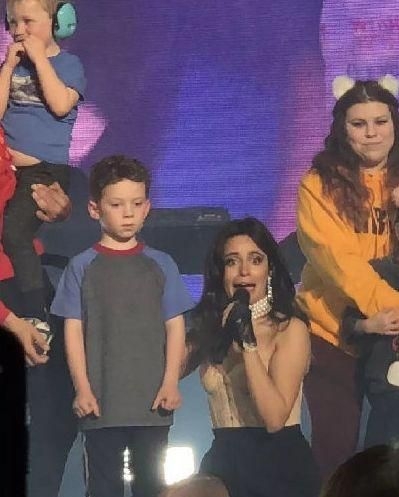 雖然媽媽 Kate Thomas 堅持所有商業活動「一切以 Gavin的意願為優先」,不過不少網民亦相當關注 Gavin 的年紀是否真的能夠負荷如此複雜的商業活動!