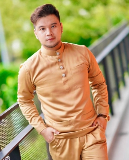 有人稱 Ahmad 為 Hasmiza 的「新玩具」