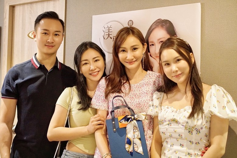她不但是思琦妹的閨蜜,與名模何紫綸、康子妮等亦甚有交情!
