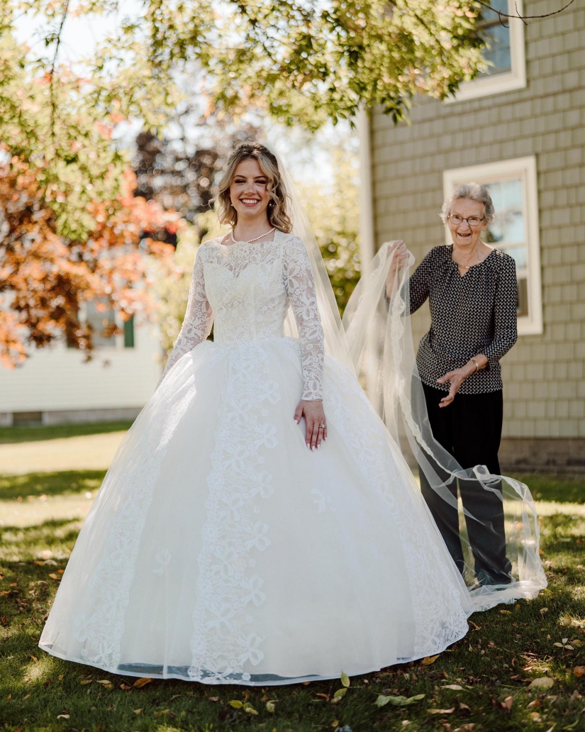 相信這件婚紗是他們兩嫲孫給彼此最好的一份禮物