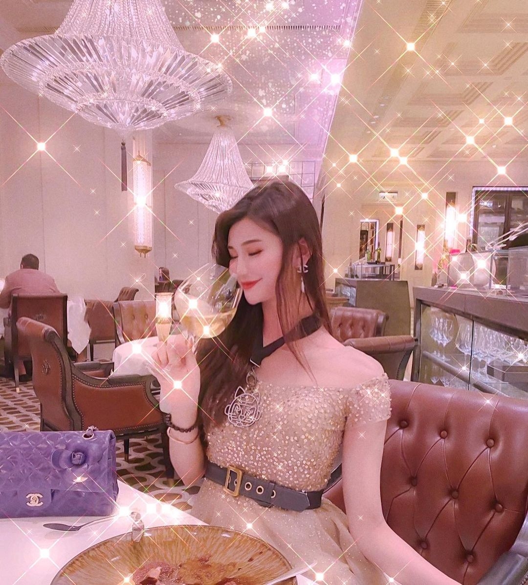 高鈞賢女友吳玥彤過著超級富二代的生活。