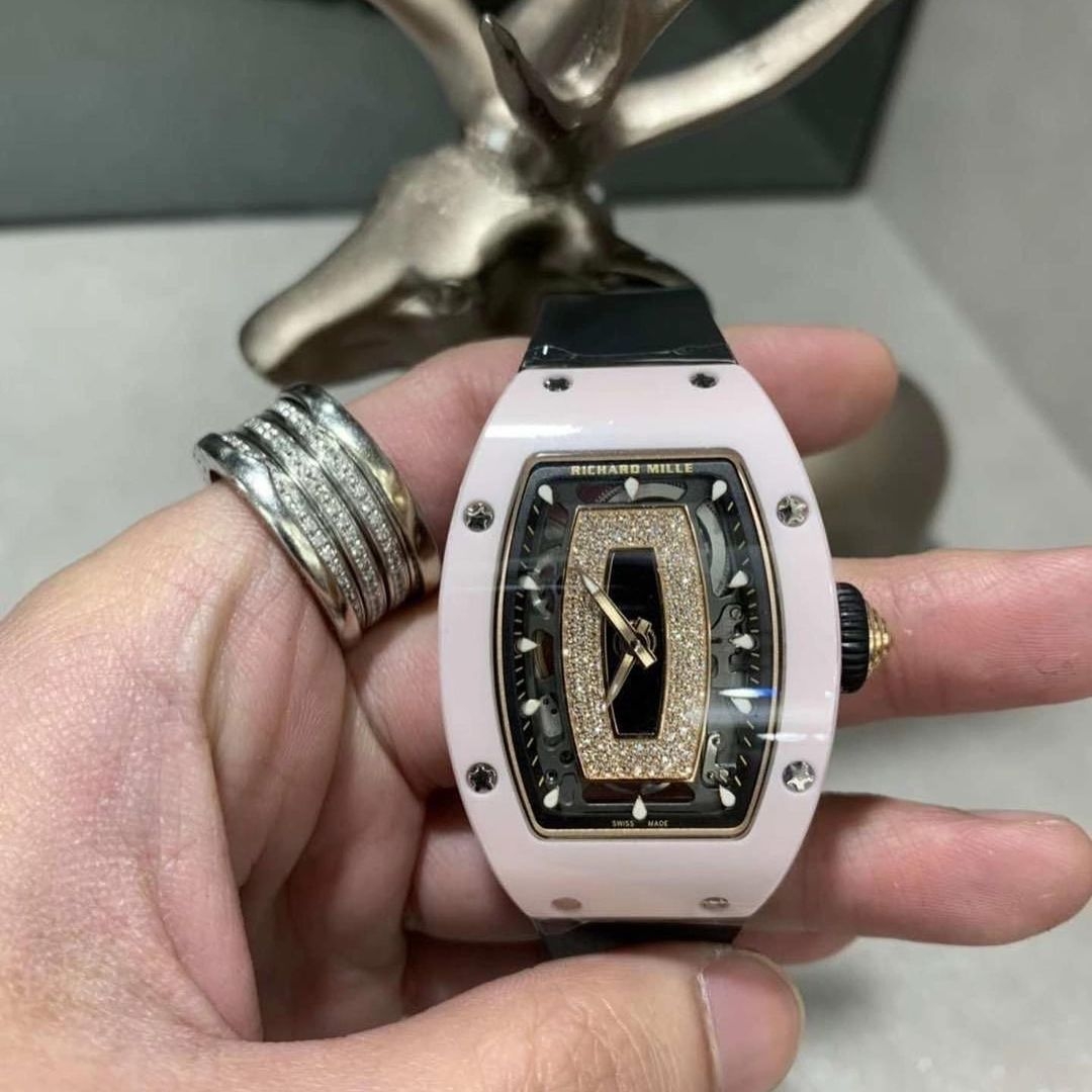 張韋怡亦喜歡收藏不少百萬名錶,過去分享過全球僅有10隻的限量款 richard mille