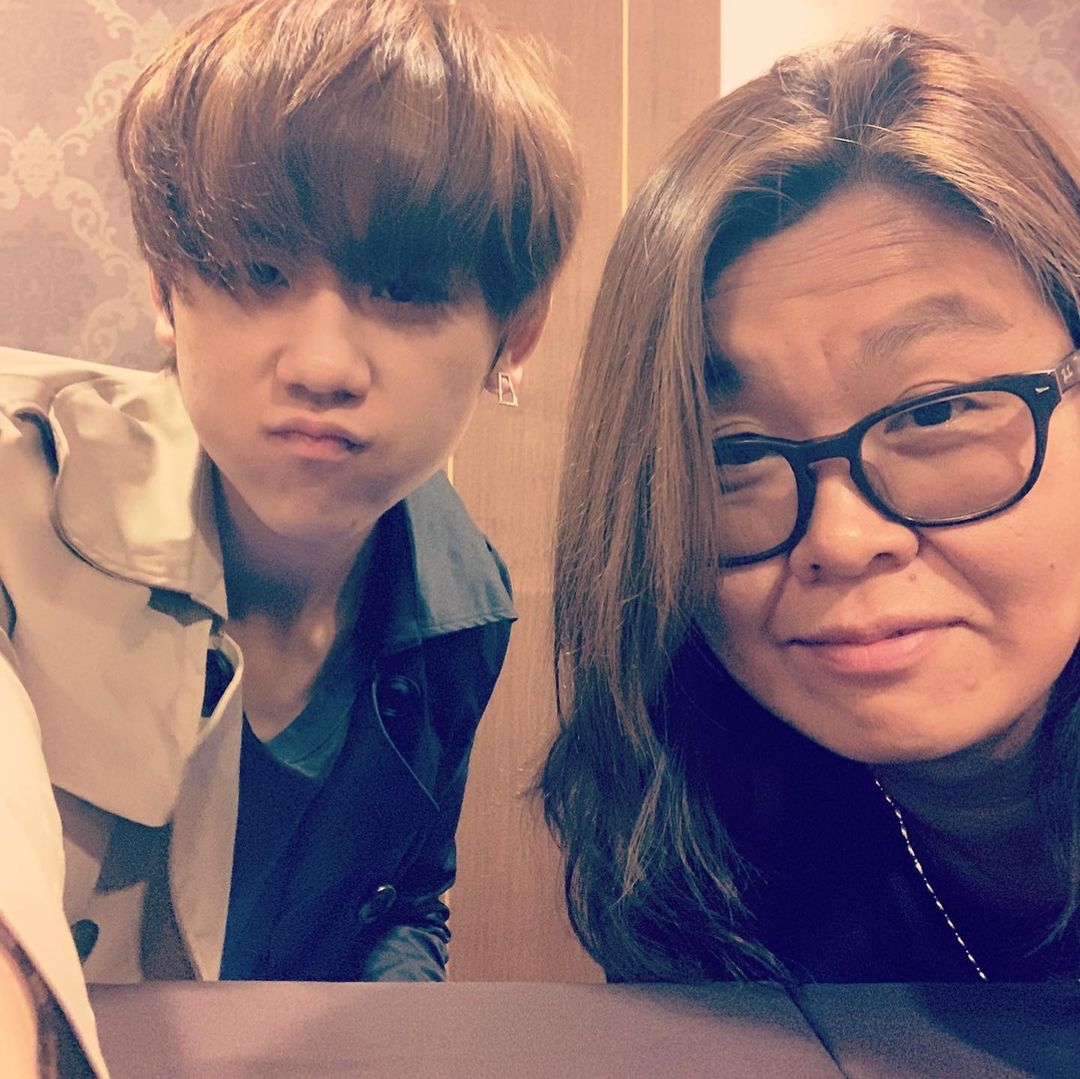 而花姐亦在節目中曾經坦言有成員認為她偏心,將重心擺在單飛成員身上,工作量分配亦不均,而引起鏡粉熱議!