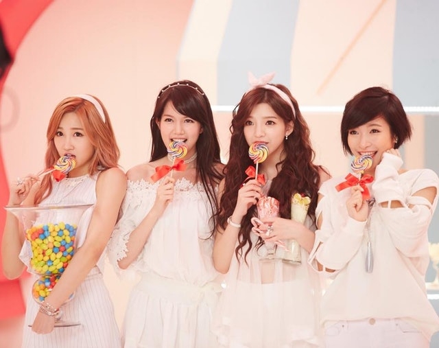 Tania在2012年以女團「As One」成員身份出道,《Candy Ball》