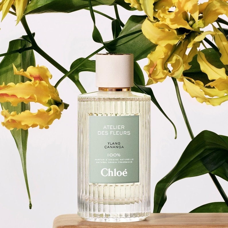 Chloé Atelier des fleurs 香水不同之處就是在標籤位上換上草木氣息銅綠色調。