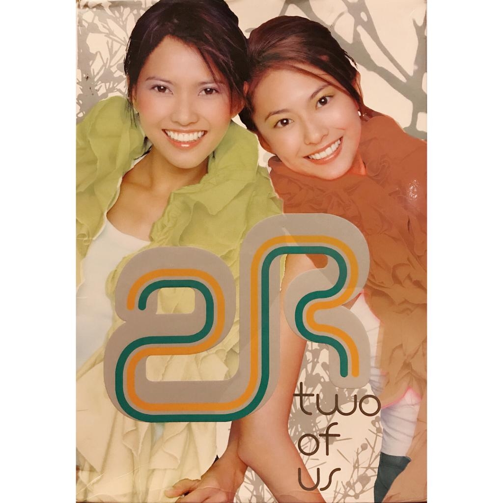 2R 組合由家姐黃婉君 Rosanne 及妹妹 Race 組成,當年推出過不少經典飲歌