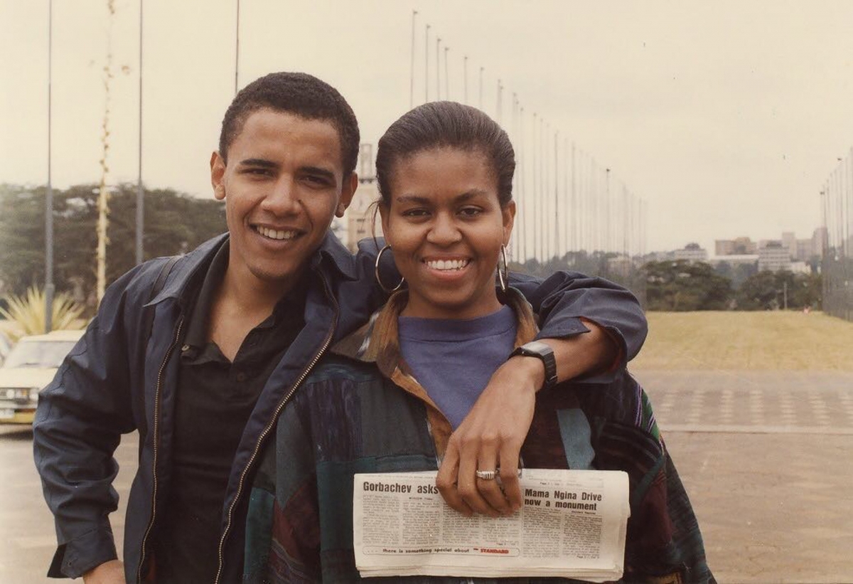 奧巴馬(Barack Obama)與老婆米歇爾相識於大學,年僅 28 歲的奧巴馬在哈佛大學畢業