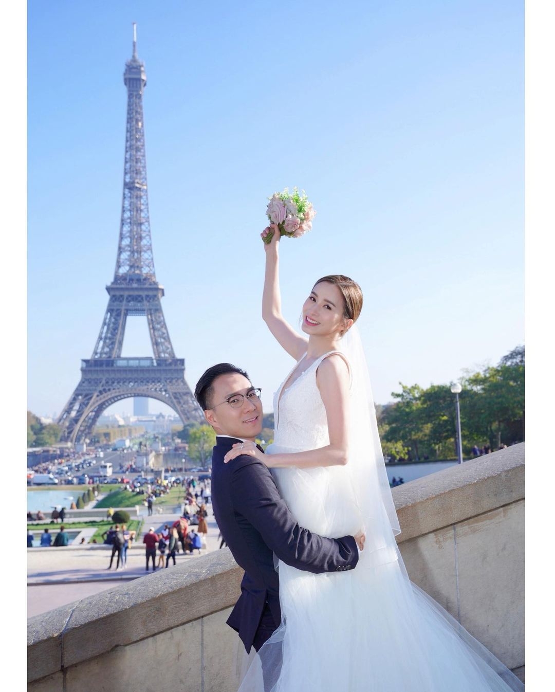 他們結婚時不但到了 Jess 喜歡的兩個地方英國、法國拍攝婚照,又在泰國布吉舉行夢幻婚禮