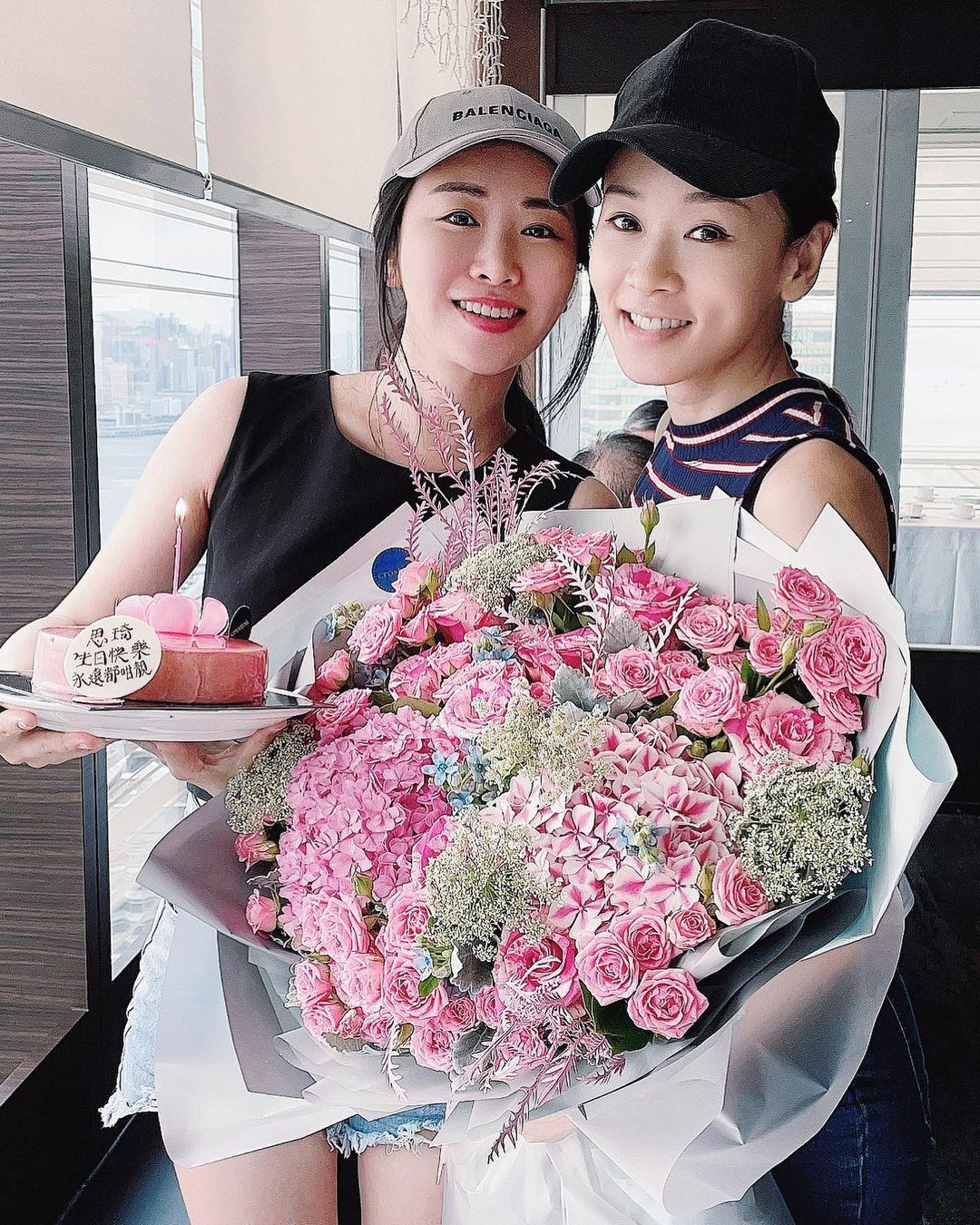 她不但是思琦妹的閨蜜,與名模何紫綸、康子妮等亦甚有交情!