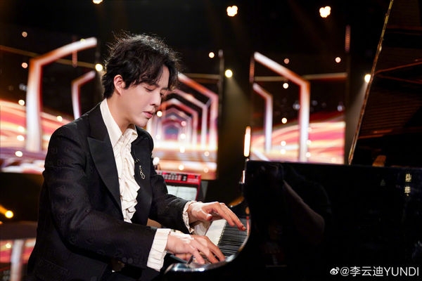 不過身為公眾人物的李雲迪,就被指斷送前程和事業