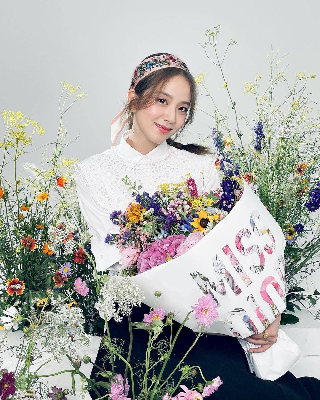Jisoo 近日亦爆出疑似新戀情,對方竟然還是有「女團收割機」之稱的球星孫興慜?