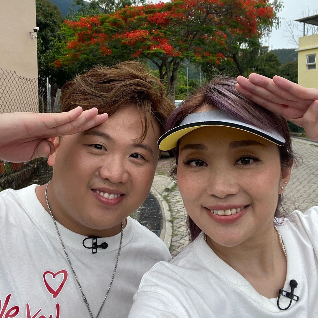 人妻 Maegi 與任職巴士司機的老公 Sam,絕對是節目中最奇萌的一對!雖然結婚十年,不過感覺卻好像一點也不熟,交流亦不算多。