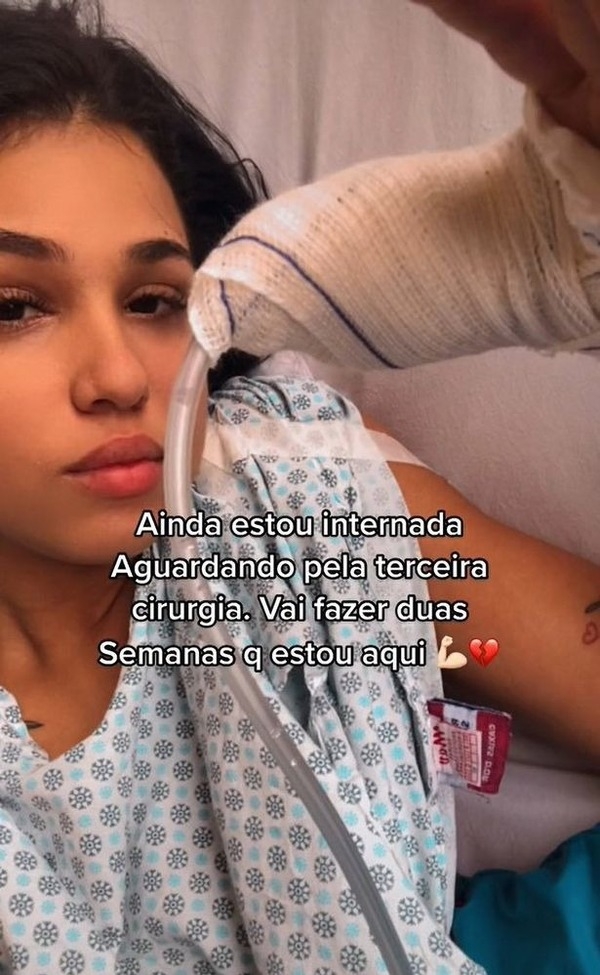 懷疑Jenneffer美甲時在拇指上留下了一個小傷口