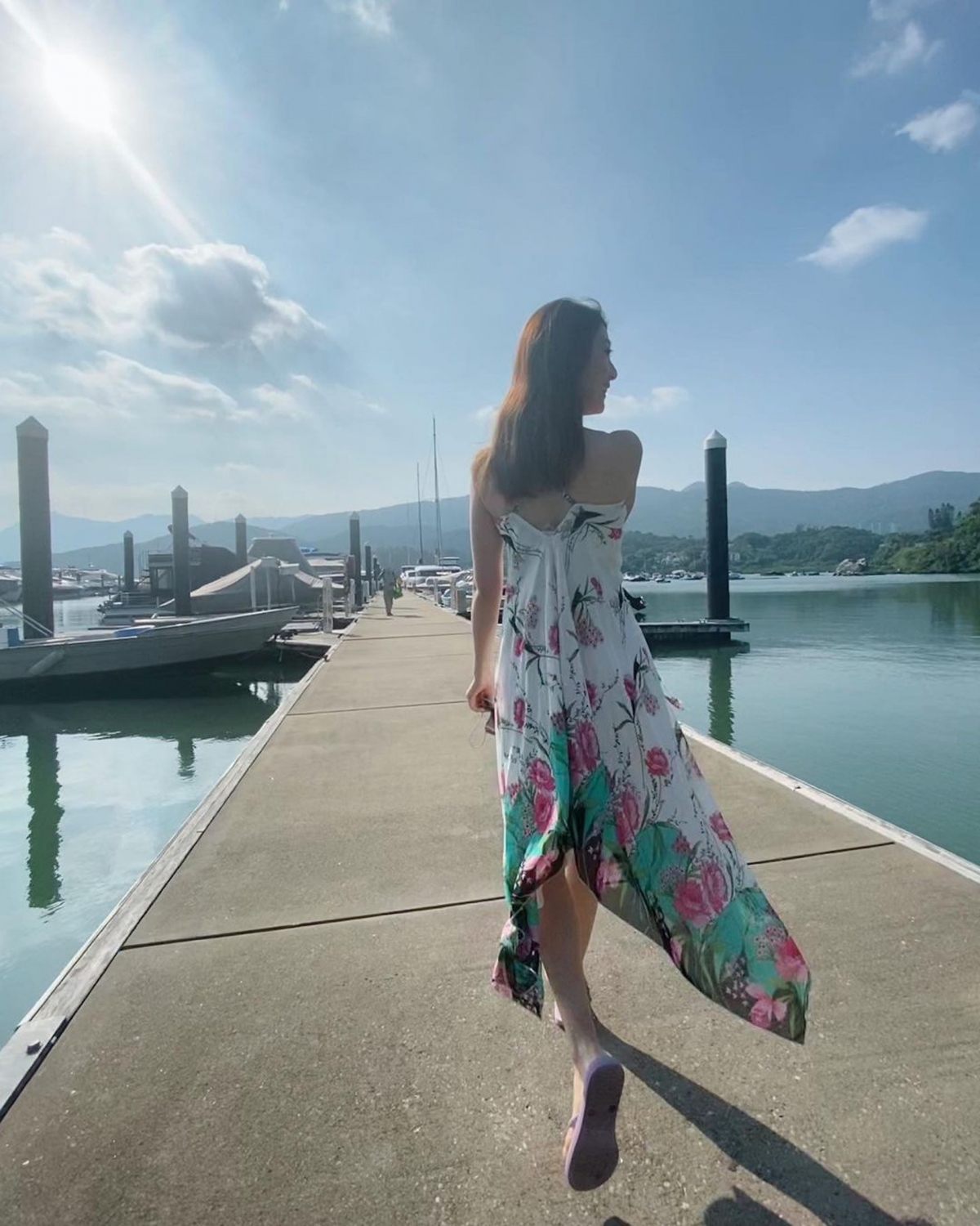 謝芷倫又曾公開複式豪宅的照片,不但坐擁絕美海景,更擁有超大露台!